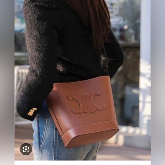 Celine camel triomphe small Leather bucket Bag - Picture 8 of 9